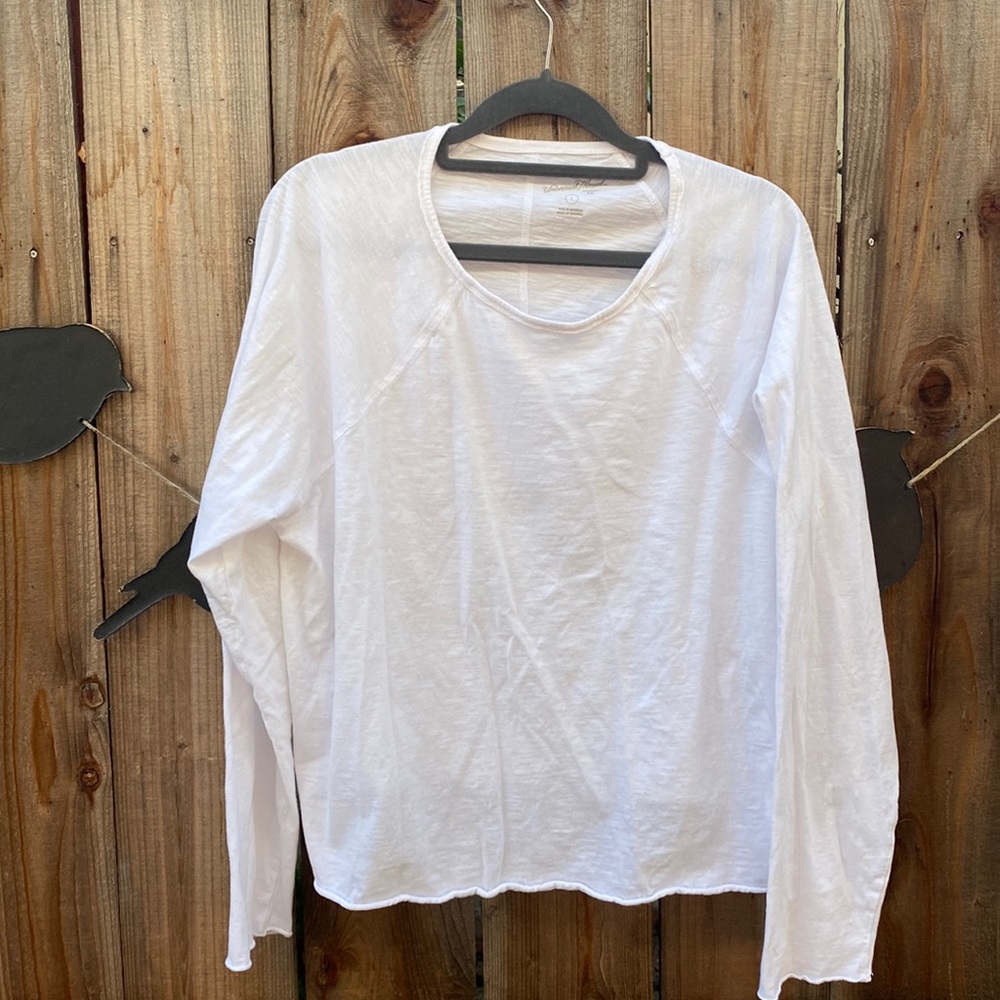 Women’s Universal Threads white long sleeved T shirt, size large